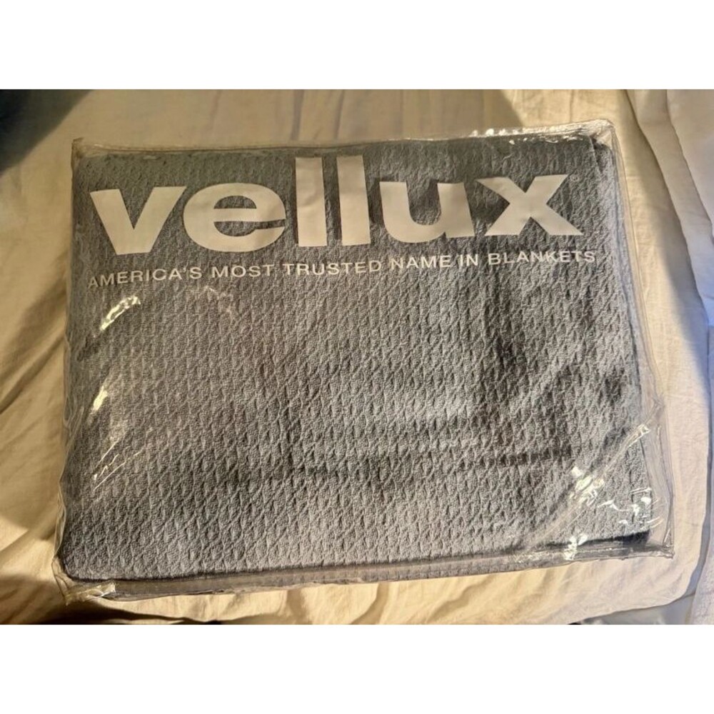 New Vellux 100% cotton Twin blanket